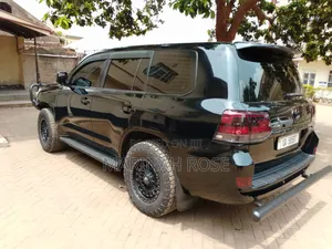Toyota Land Cruiser 2010 Black