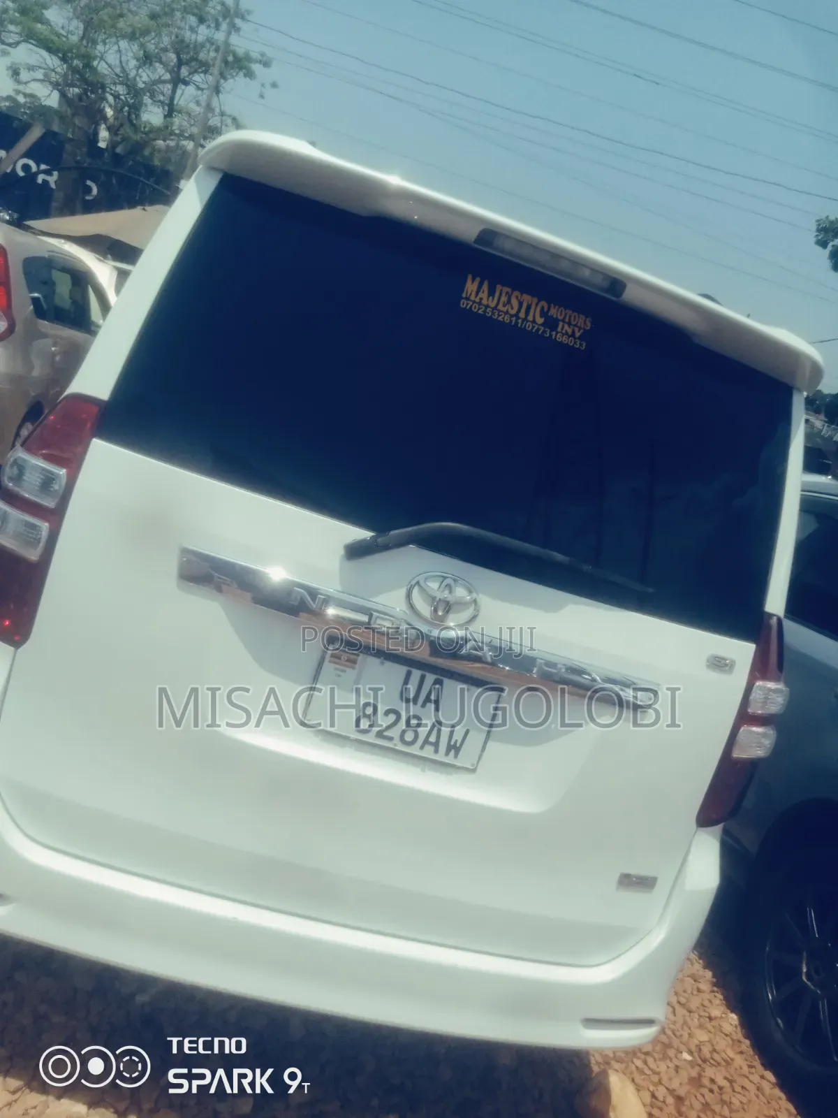 Toyota Noah 2010 White