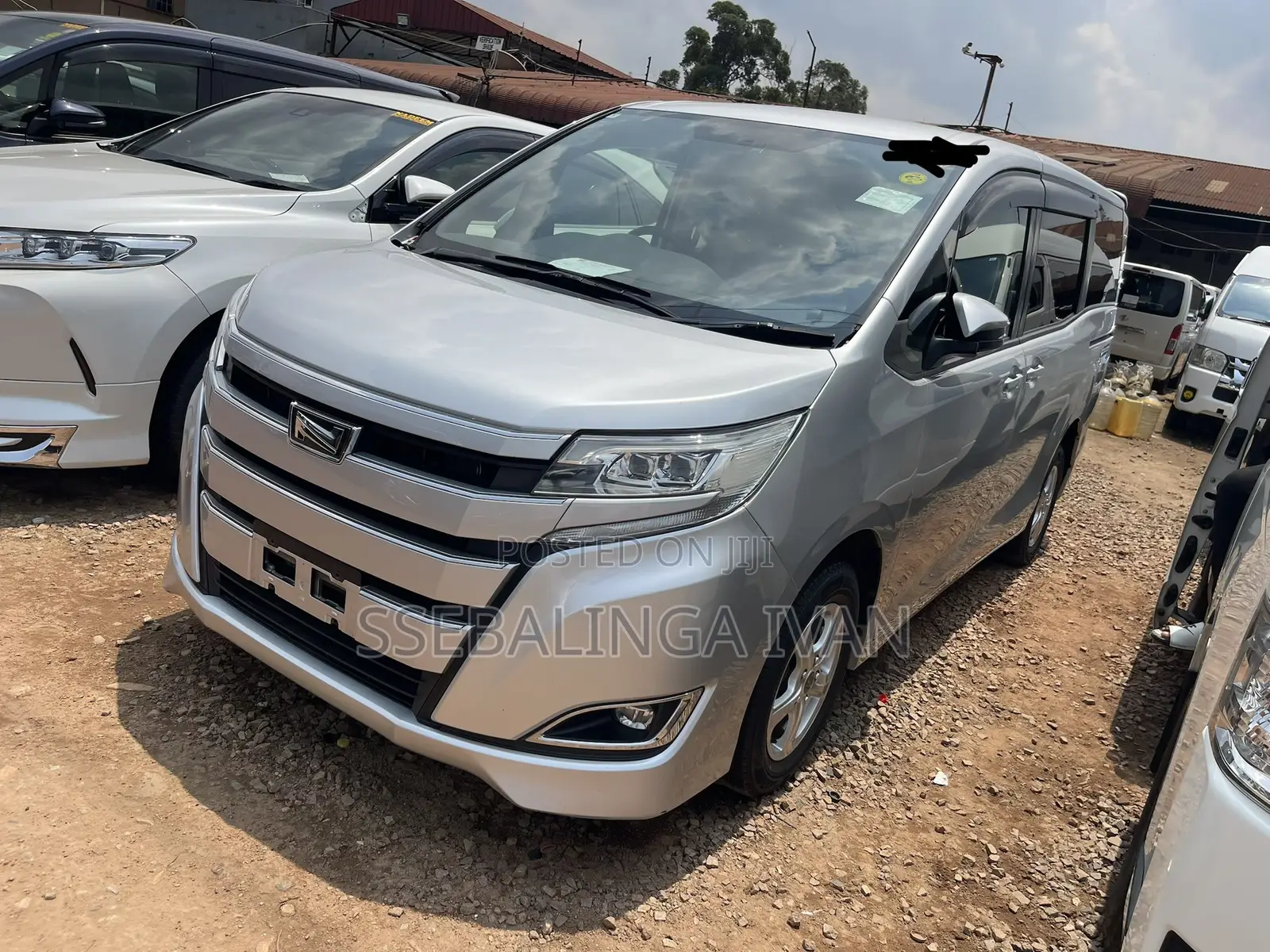 Toyota Noah 2018 Silver