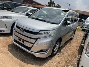 Toyota Noah 2018 Silver