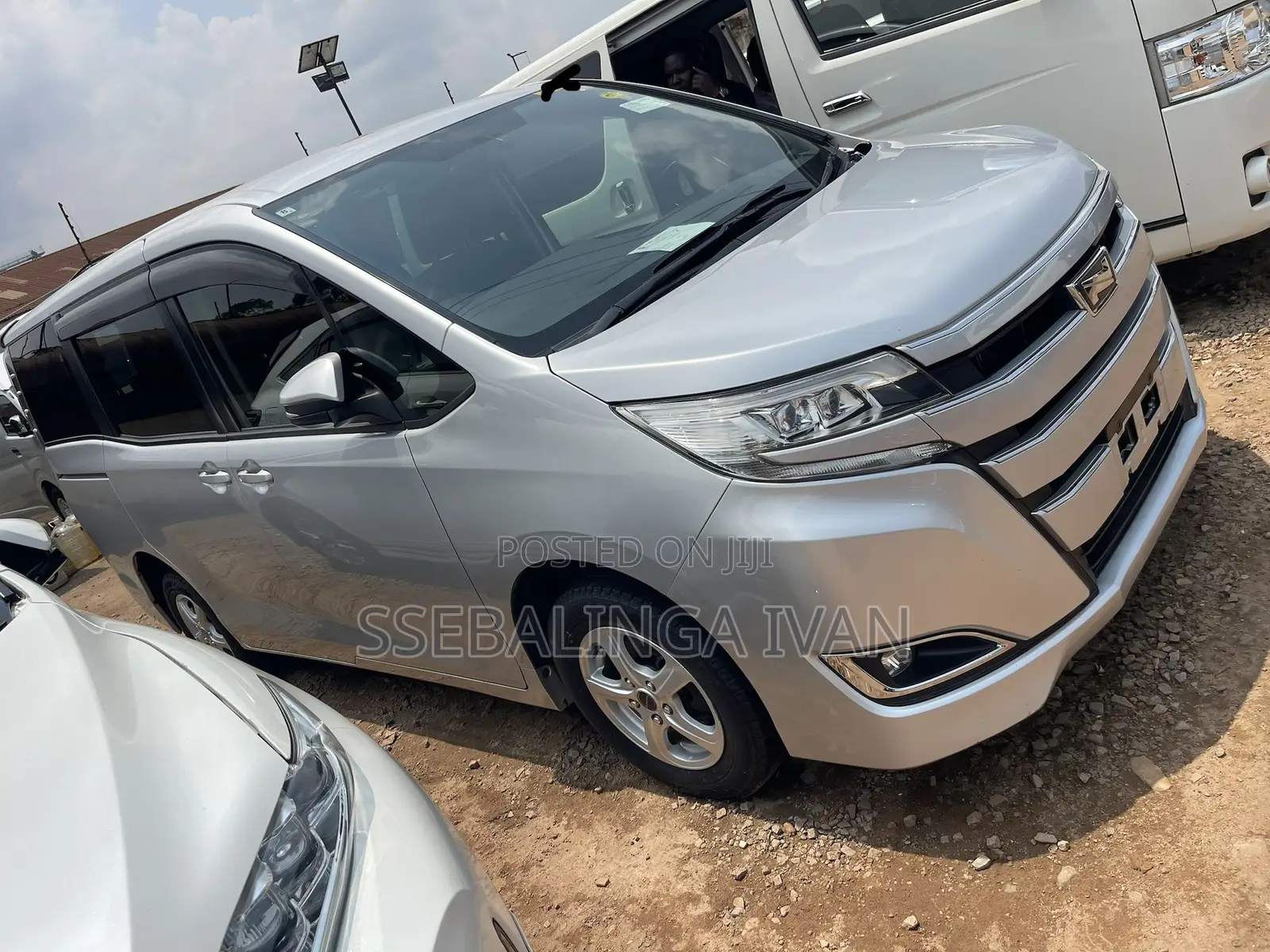 Toyota Noah 2018 Silver