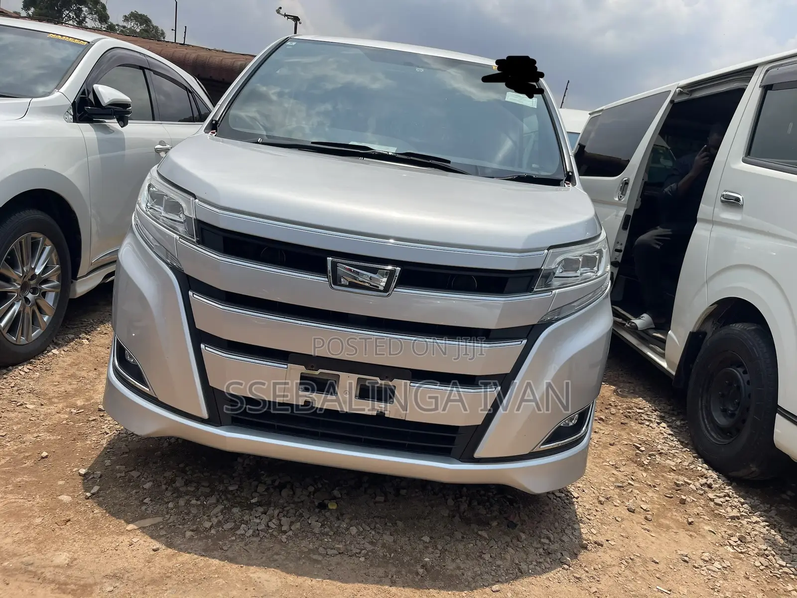 Toyota Noah 2018 Silver