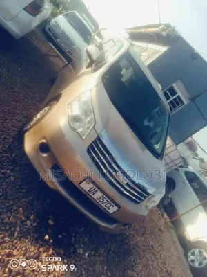 Toyota Noah 2012 Gold