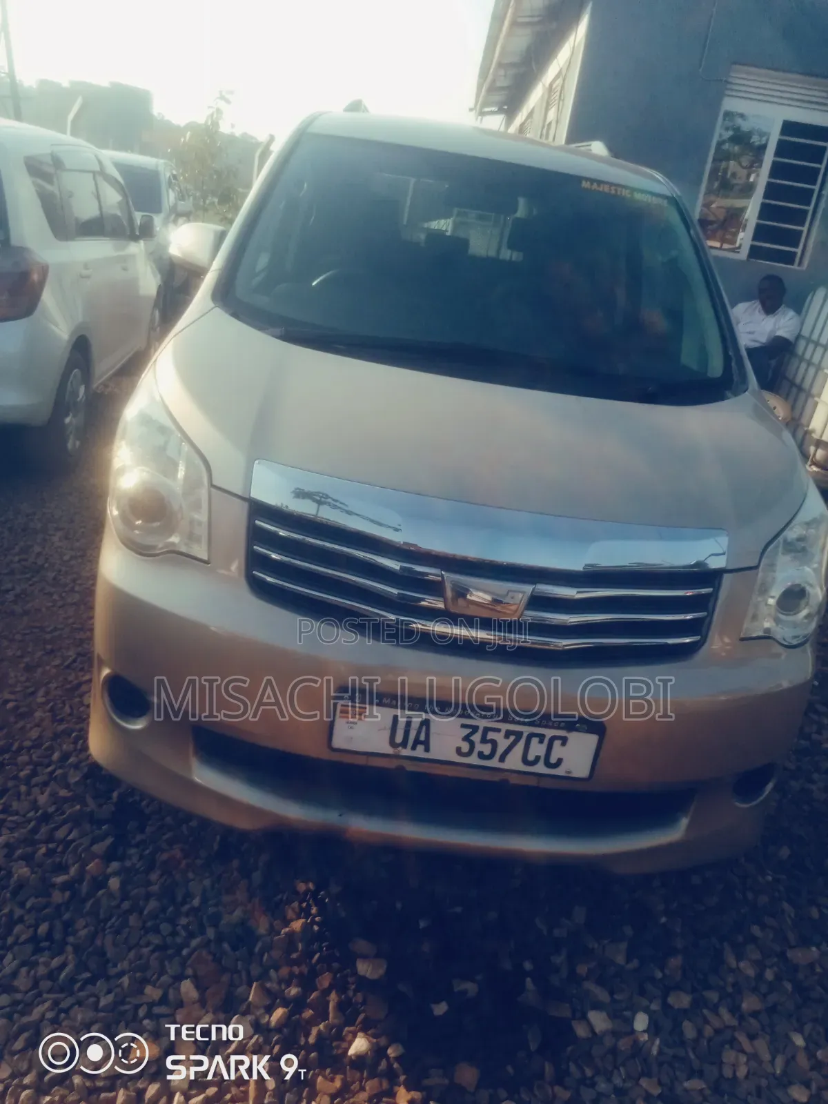 Toyota Noah 2012 Gold