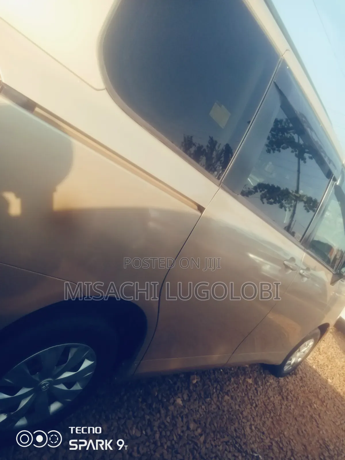 Toyota Noah 2012 Gold