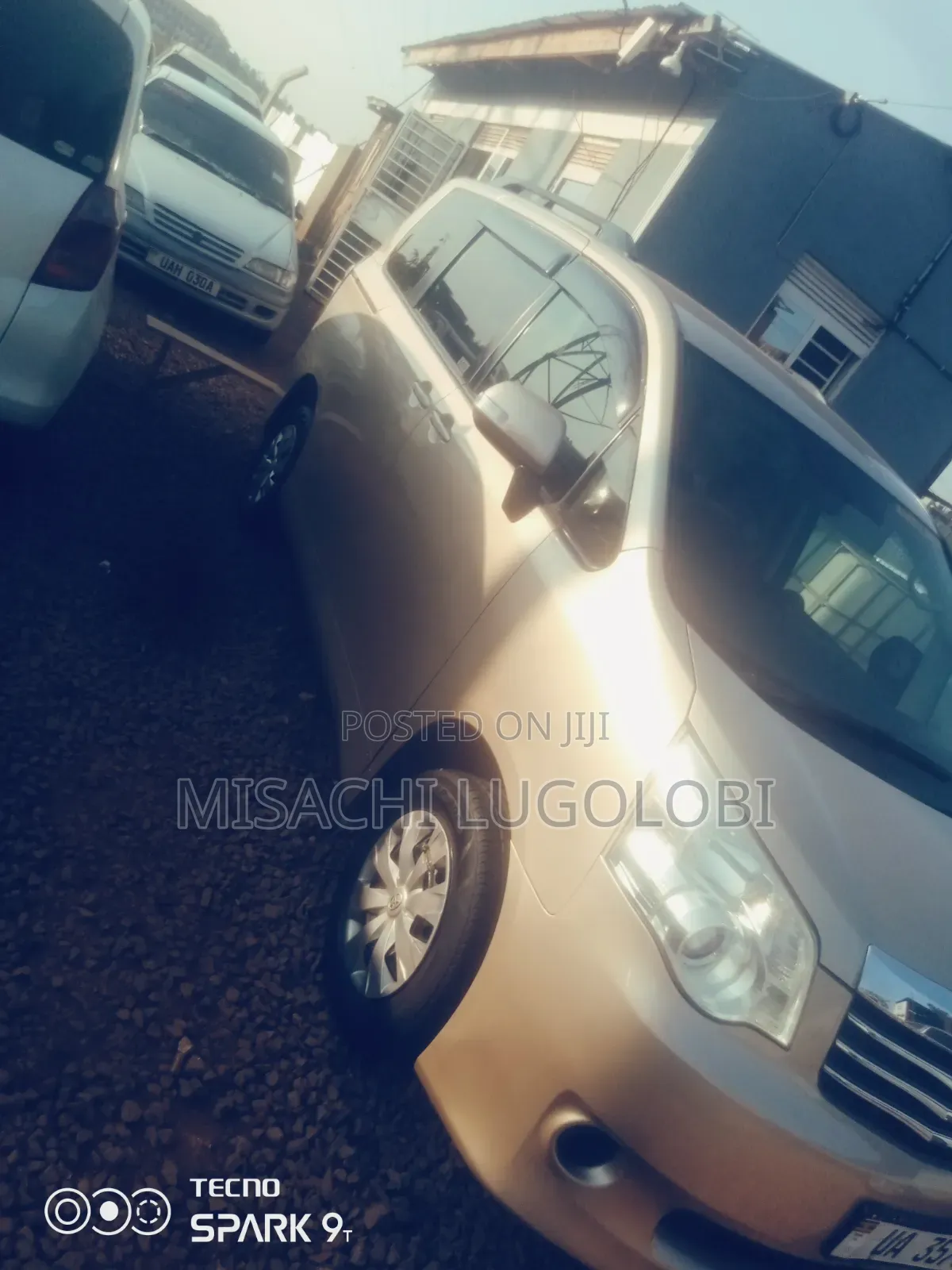 Toyota Noah 2012 Gold
