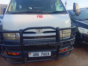 Toyota HiAce 2011 White