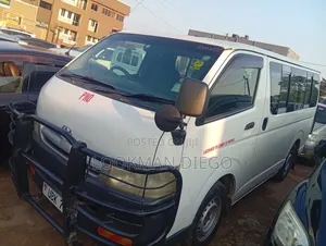 Toyota HiAce 2011 White