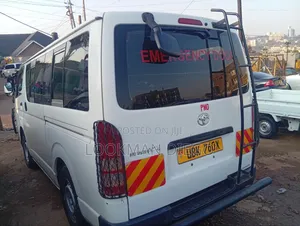 Toyota HiAce 2011 White