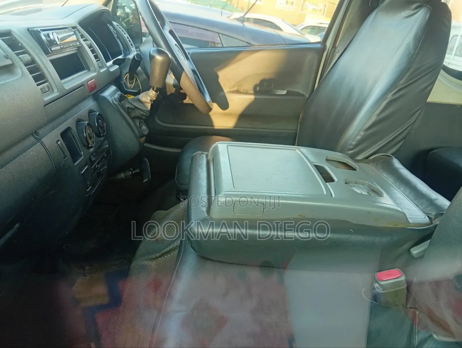 Toyota HiAce 2011 White