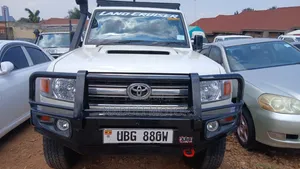 Toyota Land Cruiser 2015 White