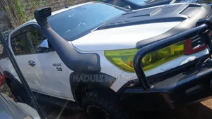 Toyota Hilux 2018 White