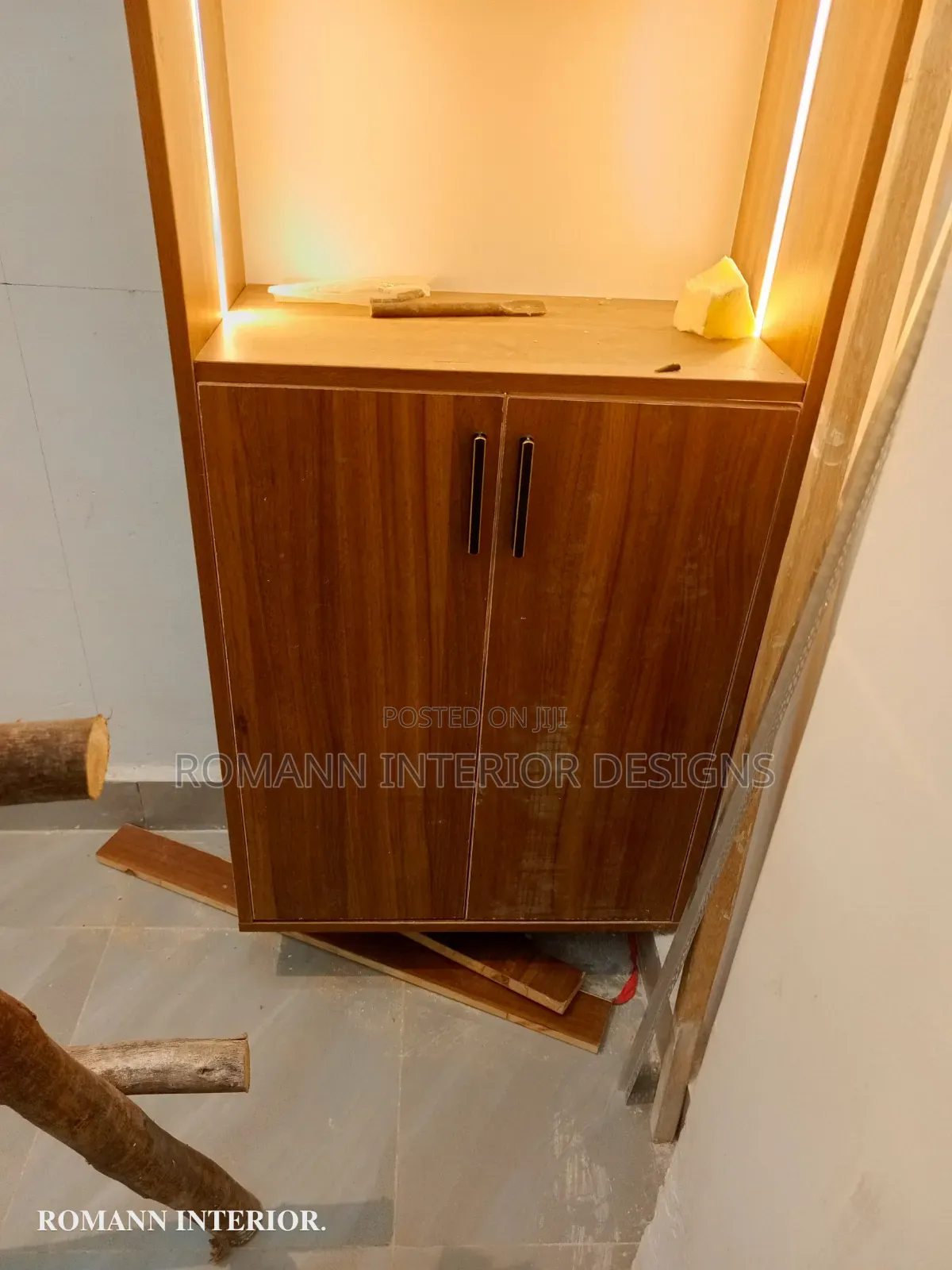 Shelves Cabinet for Boutique