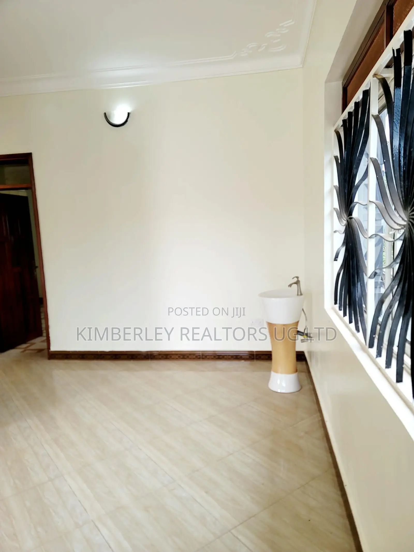 3bdrm House in Division A for sale