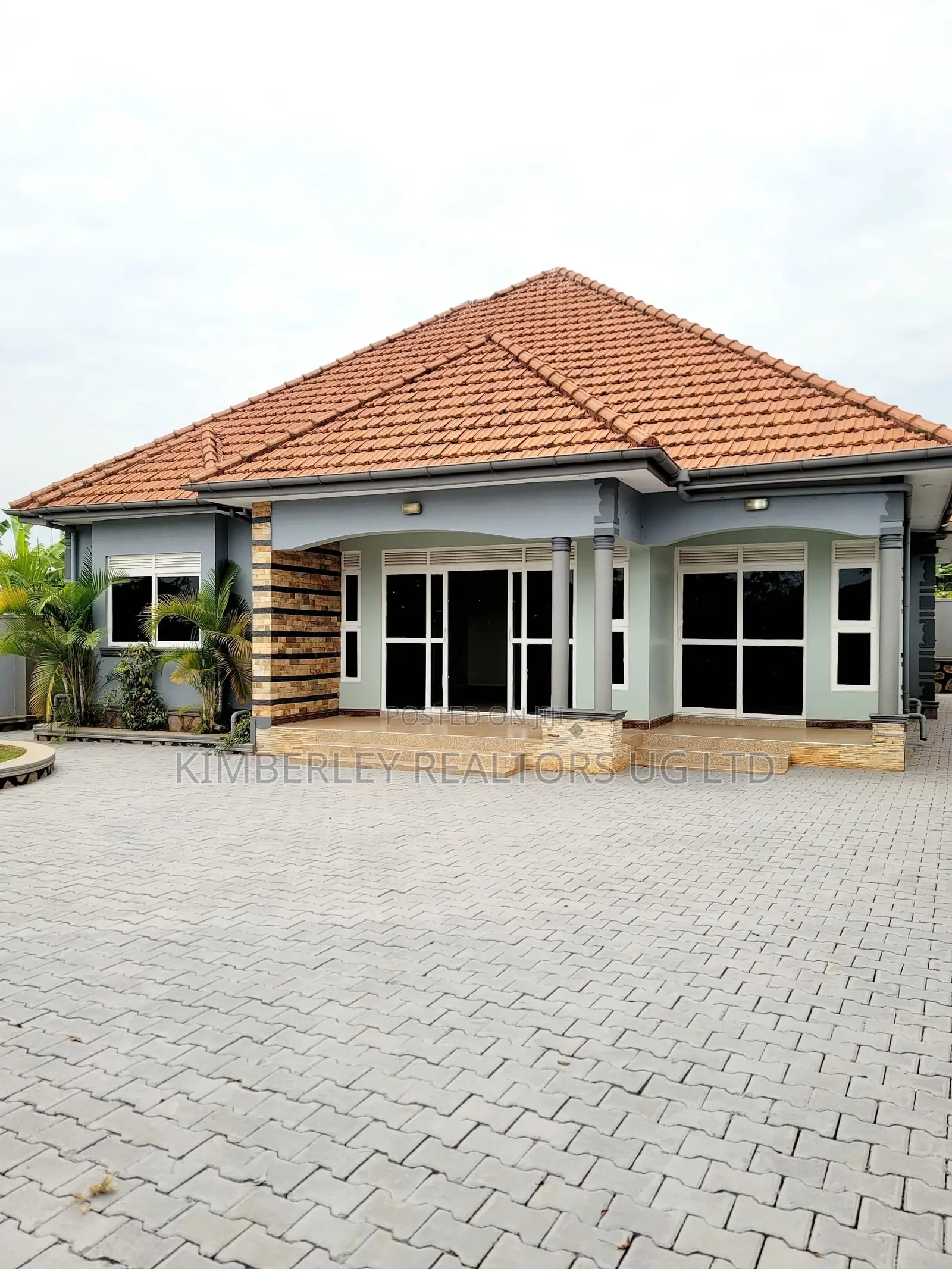 3bdrm House in Division A for sale
