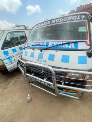 Toyota HiAce 2000 White