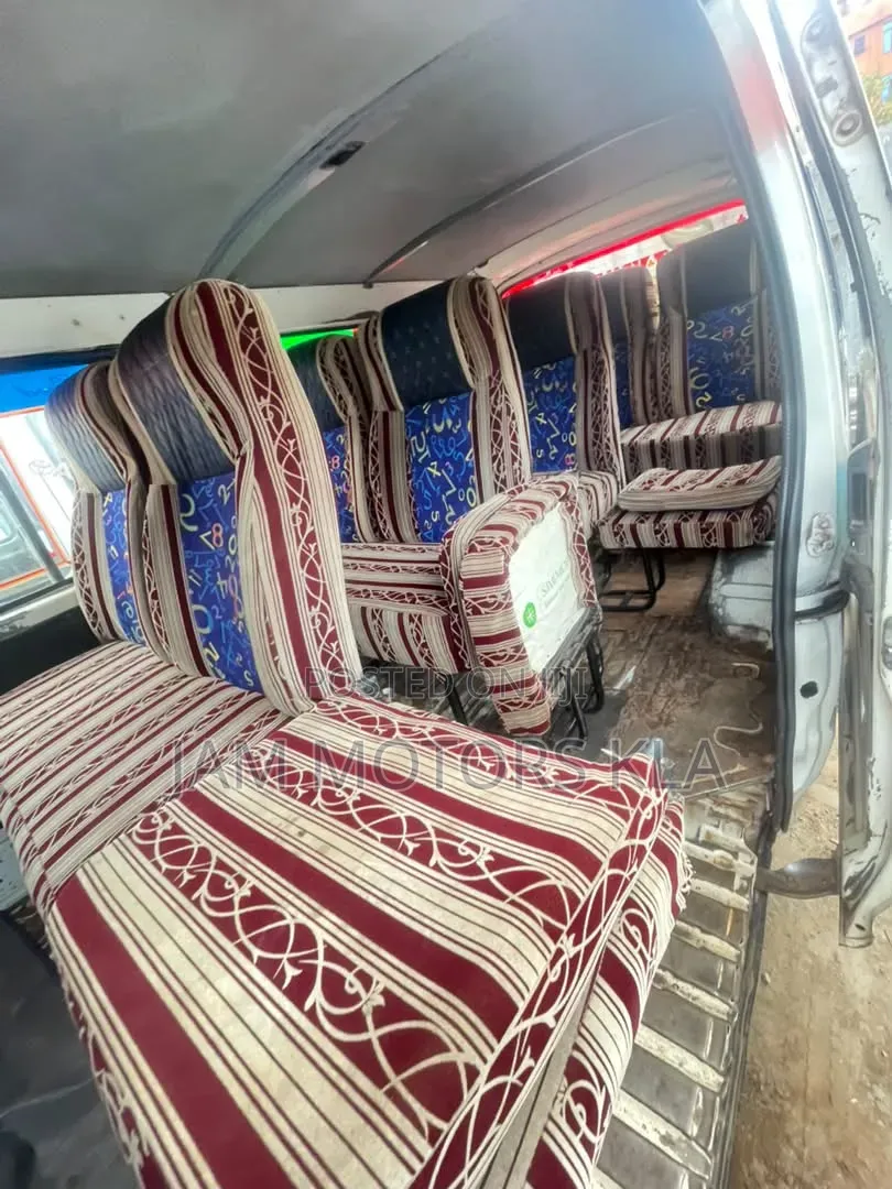 Toyota HiAce 2000 White