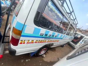 Toyota HiAce 2000 White