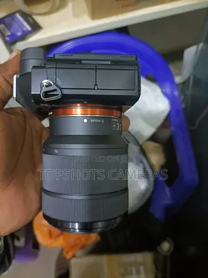 Sony Apha 7 + Sony FE 28-70mm Lens