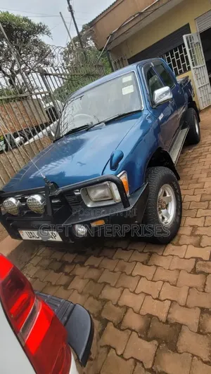 Toyota Hilux 1996 Blue