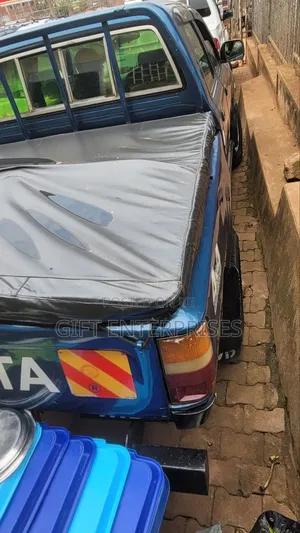 Toyota Hilux 1996 Blue
