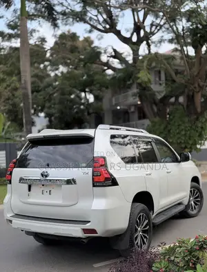 Toyota Land Cruiser Prado 2.8 2020 White