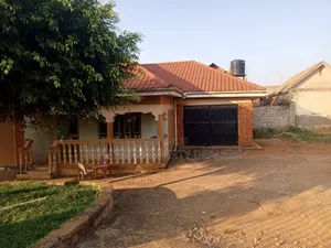 4bdrm Bungalow in Bweyogere, Central Division for rent