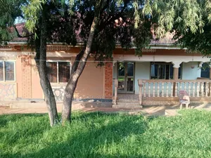 4bdrm Bungalow in Bweyogere, Central Division for rent