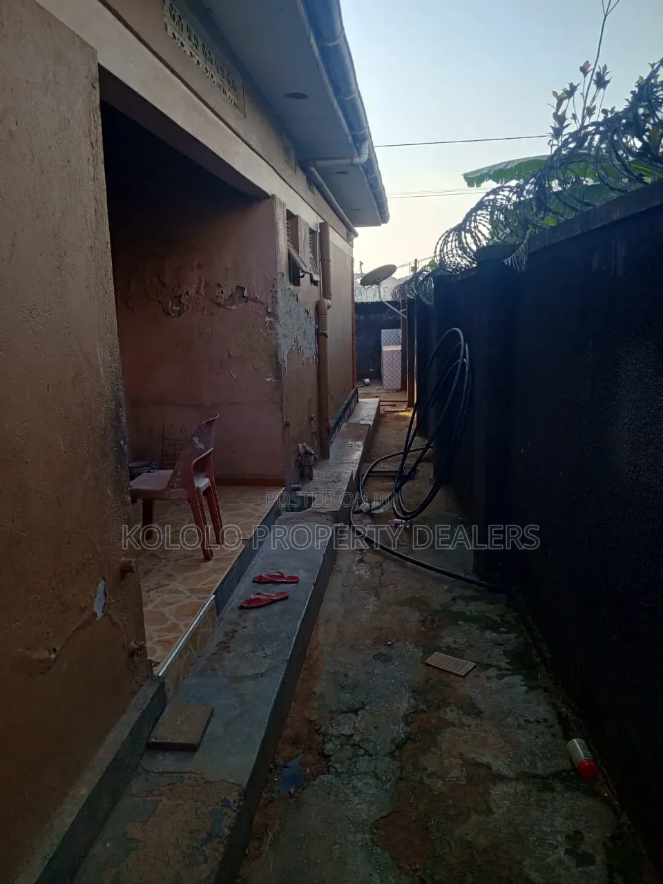 4bdrm Bungalow in Bweyogere, Central Division for rent