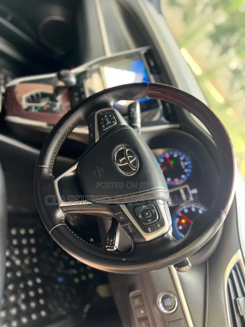 Toyota Harrier 2.0 2016 Silver