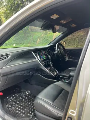 Toyota Harrier 2.0 2016 Silver
