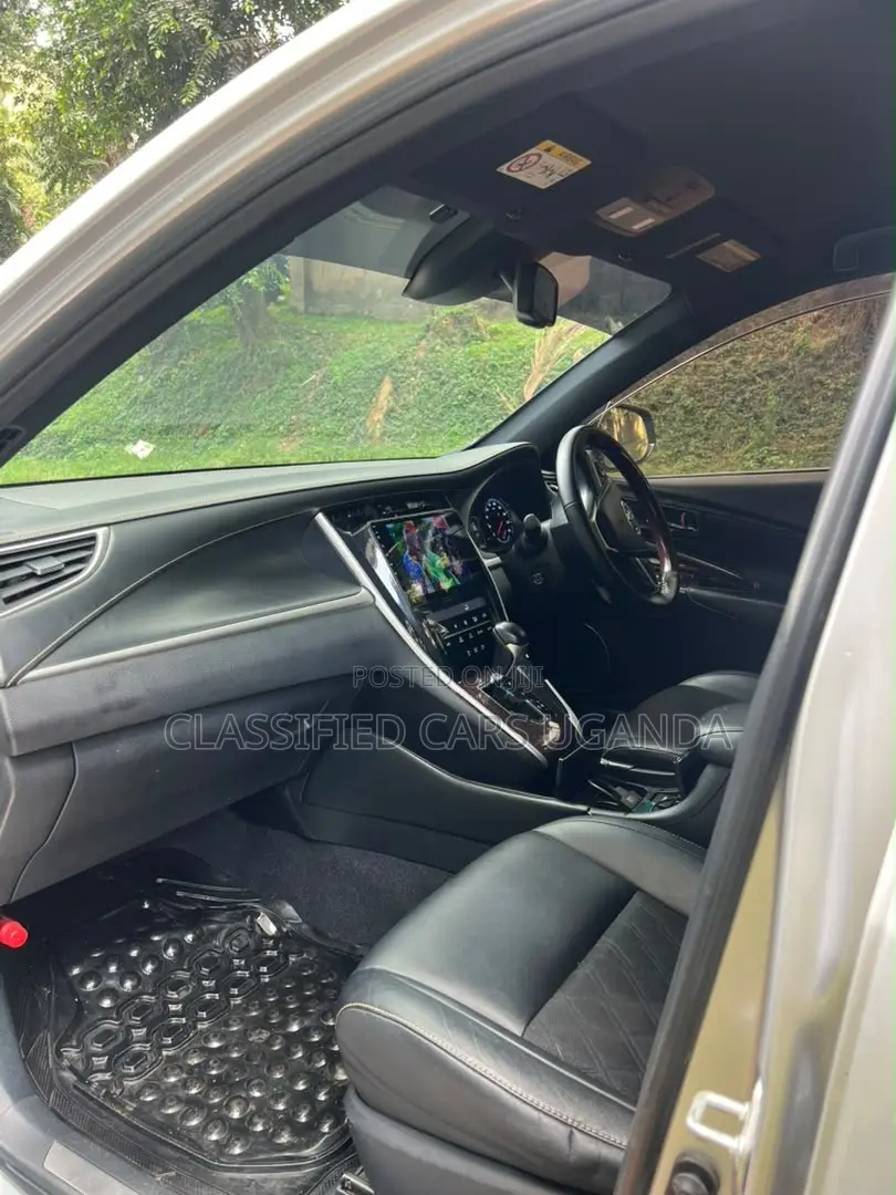 Toyota Harrier 2.0 2016 Silver