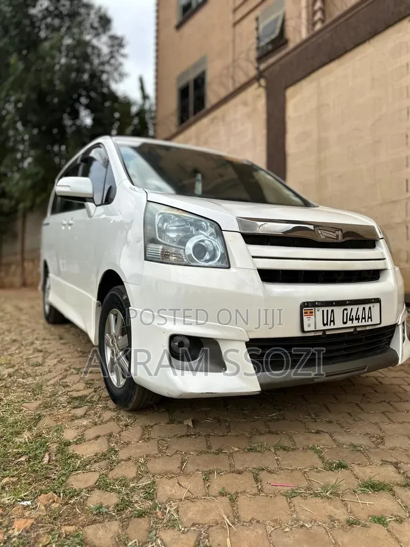 Toyota Noah 2011 White