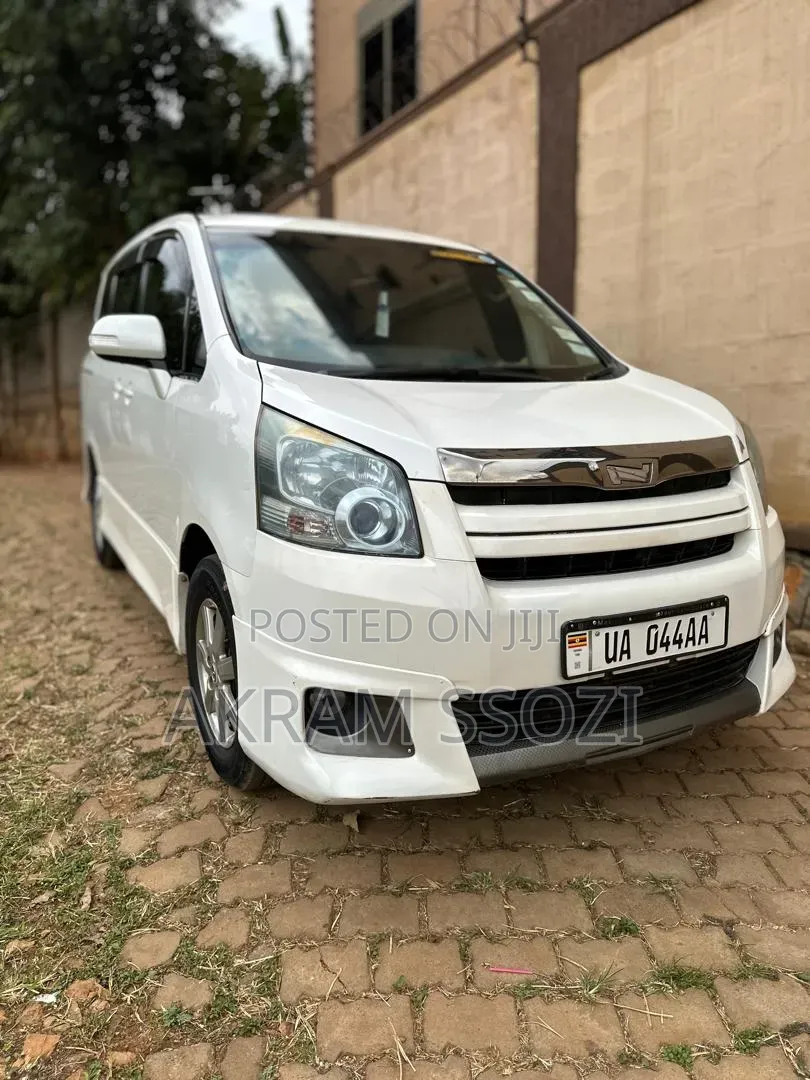 Toyota Noah 2011 White