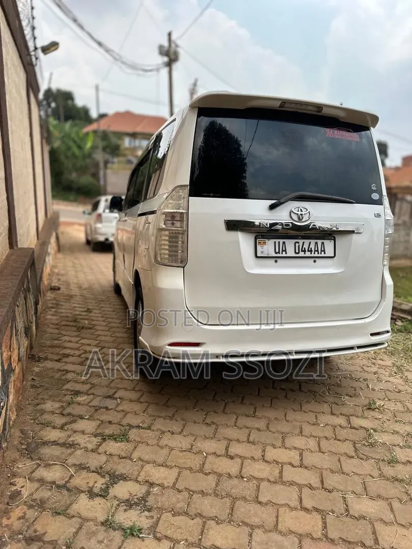 Toyota Noah 2011 White