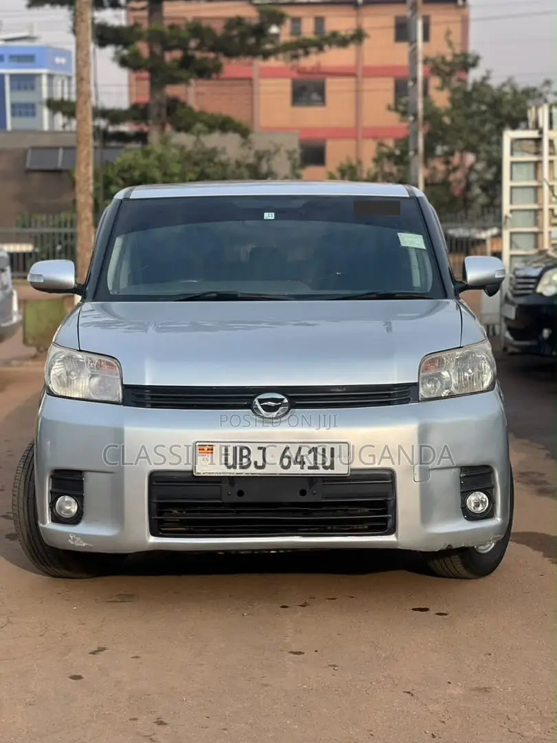 Toyota Corolla Rumion 2011 Silver