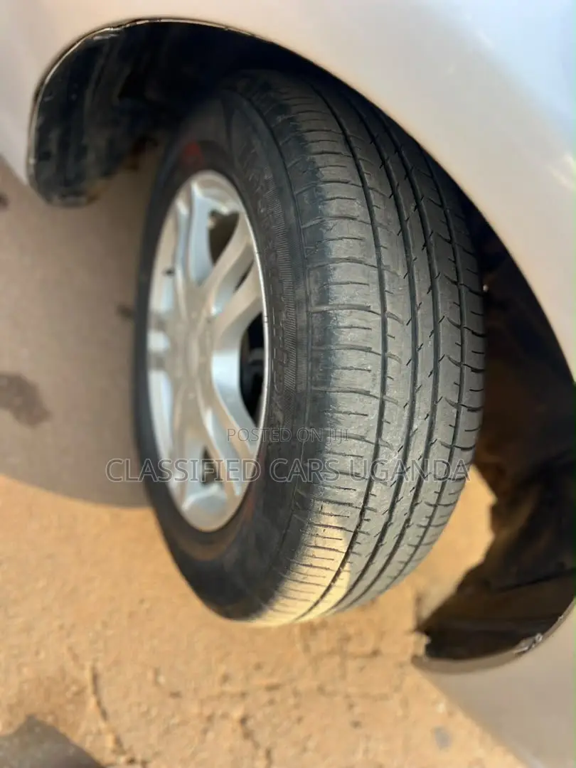 Toyota Corolla Rumion 2011 Silver