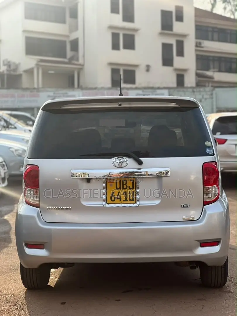 Toyota Corolla Rumion 2011 Silver