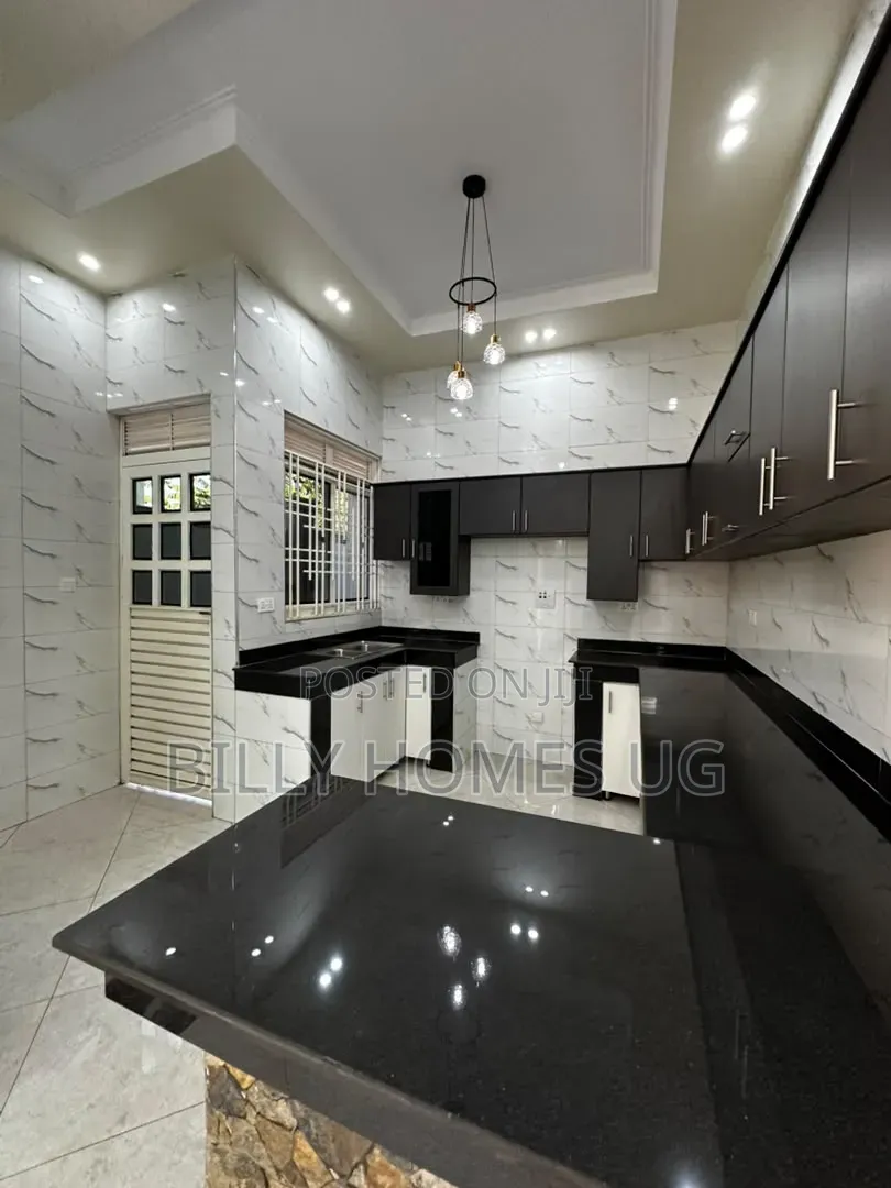 4bdrm Bungalow in Ssisa for sale