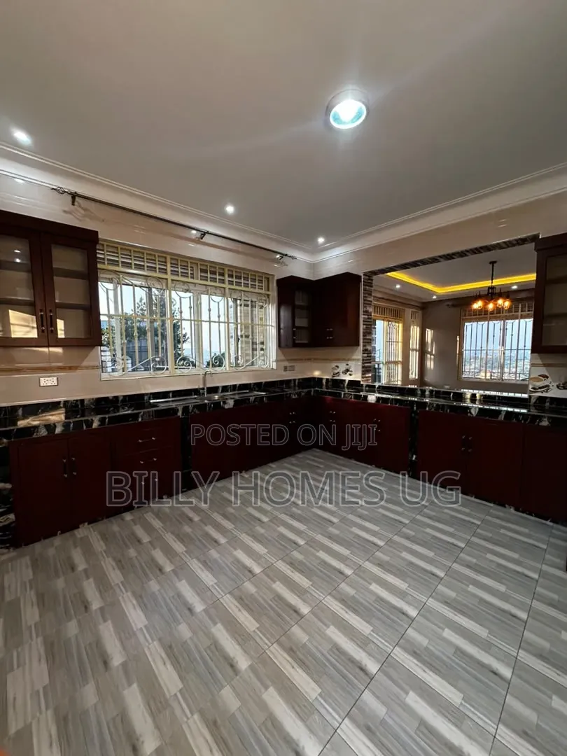 6bdrm Mansion in Ssisa for sale