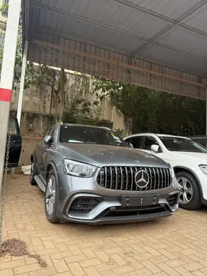 Mercedes-Benz GLC-Class GLC250 Sport Utility 4-Door (2.0L, 4cyl Turbo)