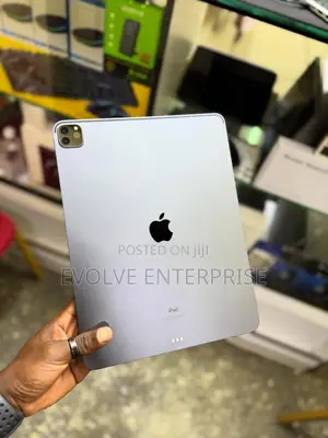 Apple iPad Pro 12.9 (2022) 128 GB Gray