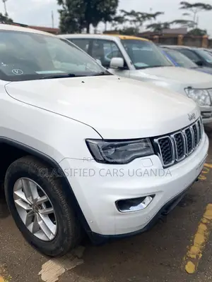 Jeep Cherokee Latitude 4dr SUV (2.4L 4cyl 9A) 2015 White