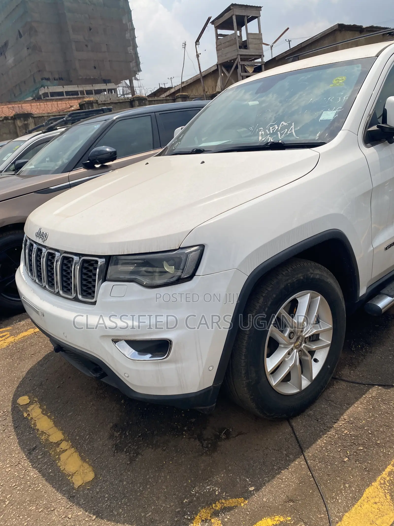 Jeep Cherokee Latitude 4dr SUV (2.4L 4cyl 9A) 2015 White