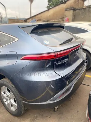 Toyota Harrier 2.0 4WD 2020 Blue
