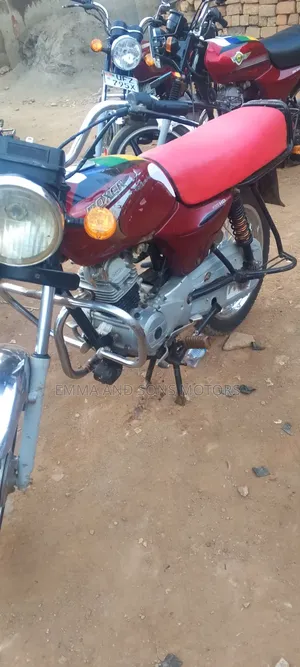 Bajaj Boxer 100 2018 Red