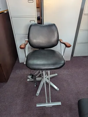 Salon Chair Readily Available for Sale With Adjustable Height