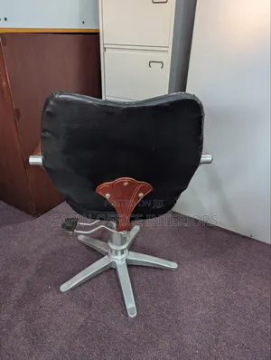 Salon Chair Readily Available for Sale With Adjustable Height