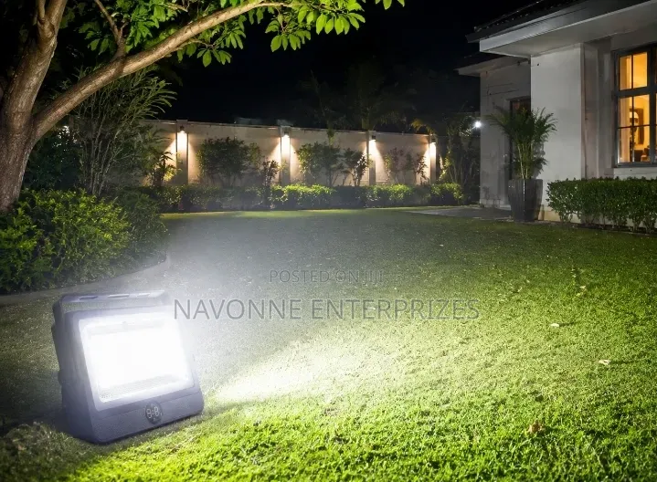 200W Portable Solar Flood Light – Dimmable Outdoor Emergency Light