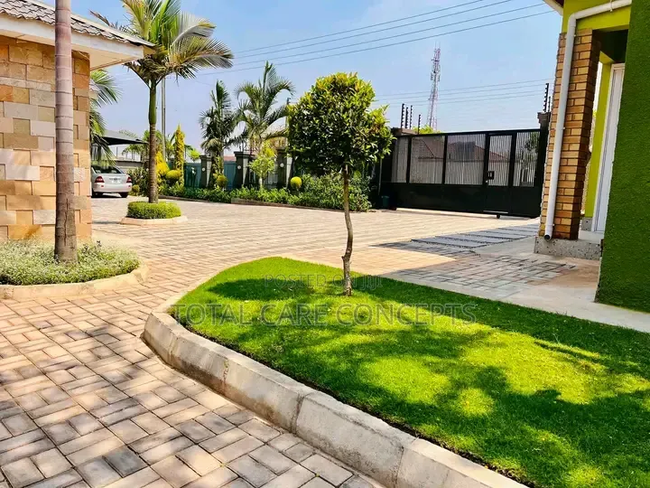 Elegant Modern Compound Designers and Landscapers